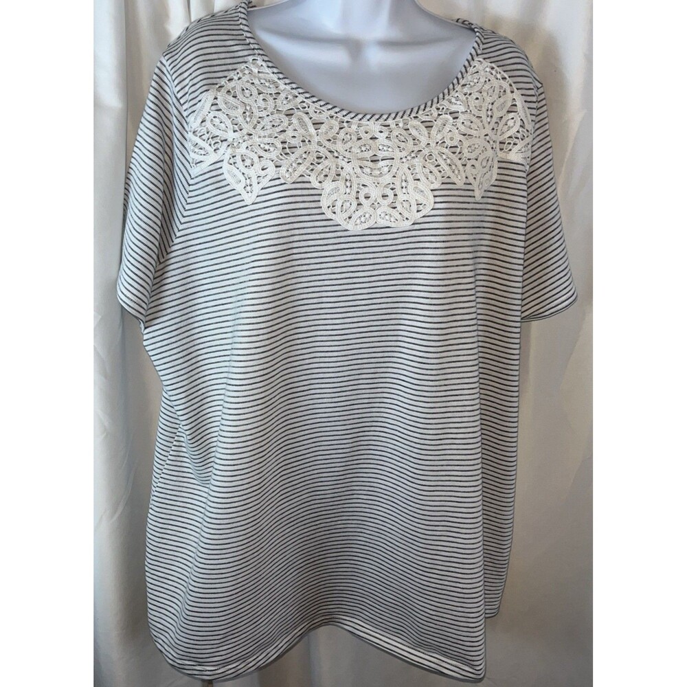 Croft & Barrow Women’s Plus Stripped Lace Trim Top Size 3X Black White Coquette